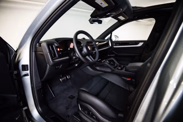 2026 Porsche Cayenne S - Photo 26