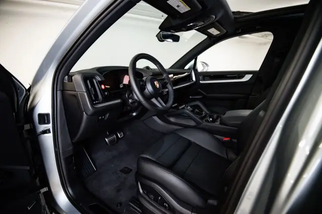2026 Porsche Cayenne S - Photo 30