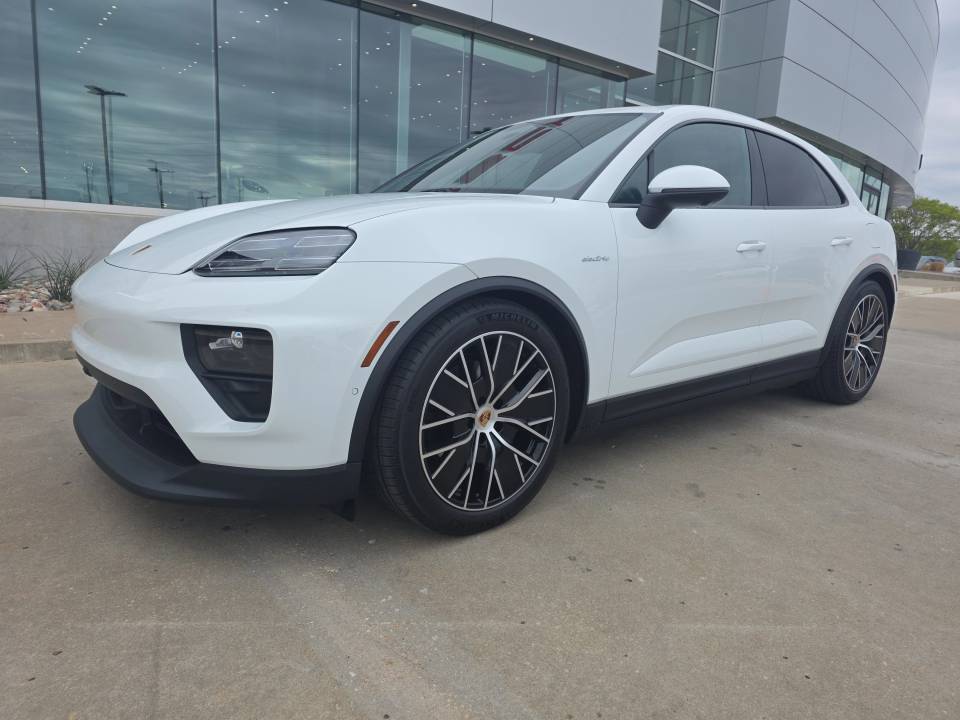 2026 Porsche Macan Base
