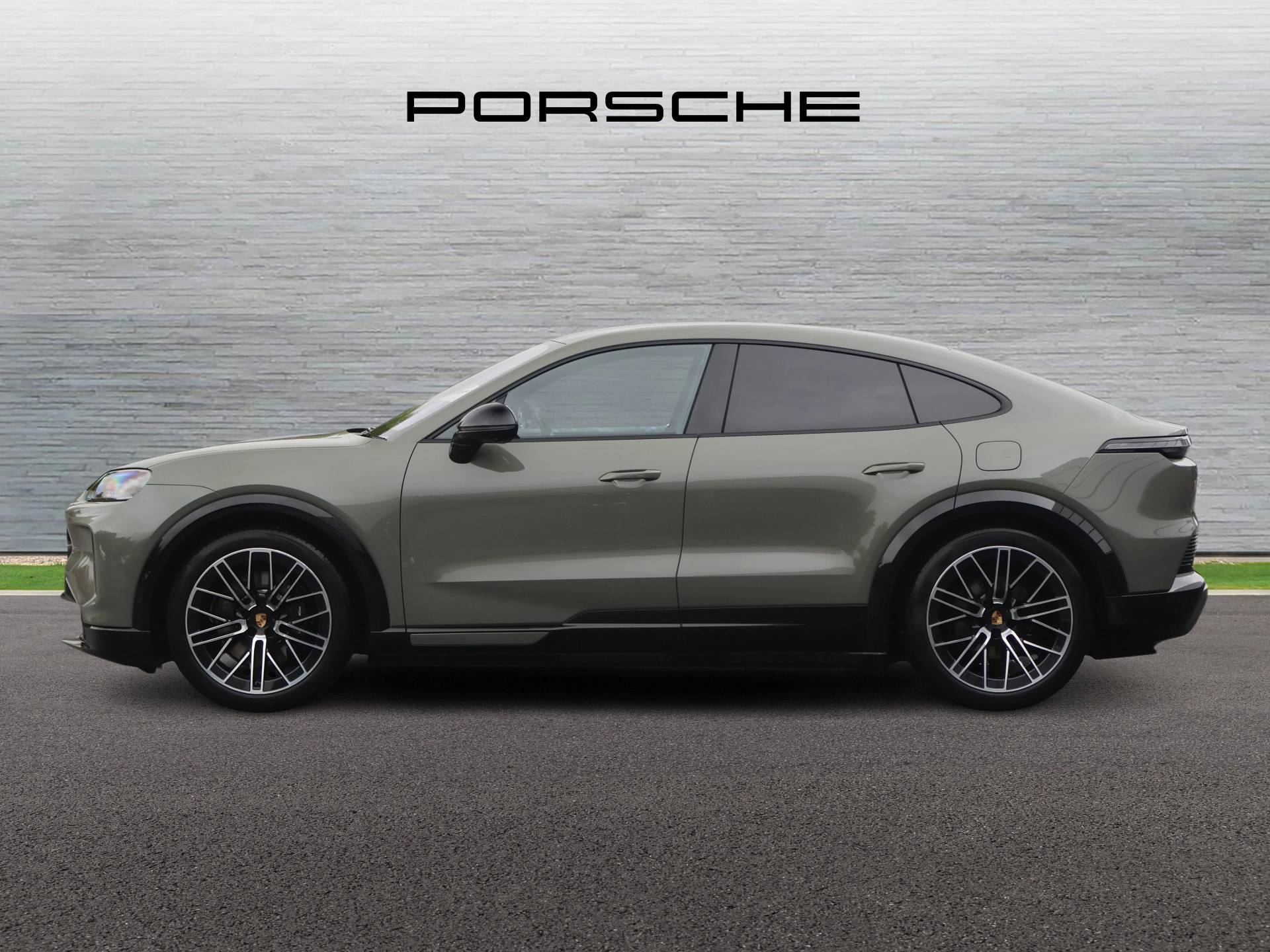 Cayenne Electric Coupé, photo 2 of 33