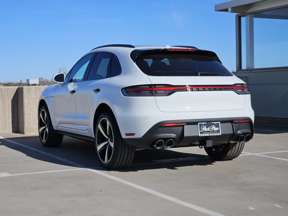 2026 Porsche Macan T - Photo 23