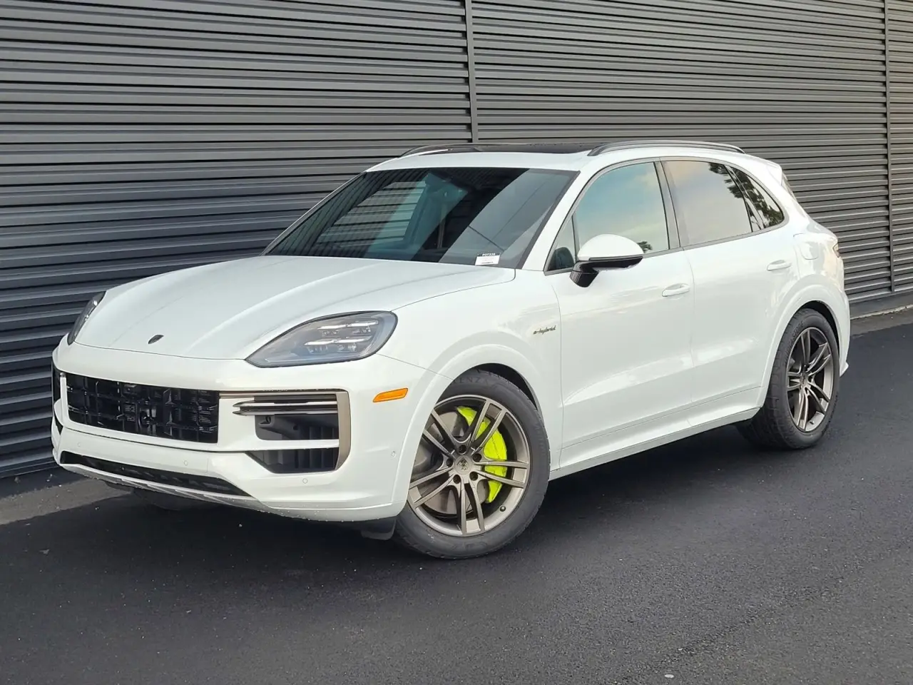 2025 Porsche Cayenne Turbo E-Hybrid - Photo 8