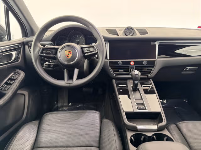 2025 Porsche Macan T - Photo 26