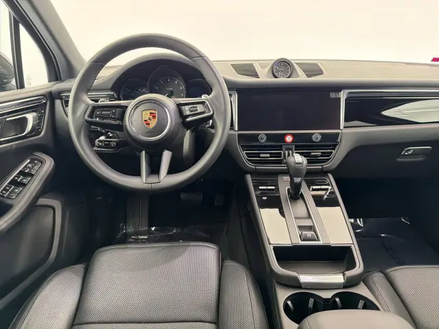 2025 Porsche Macan T - Photo 30
