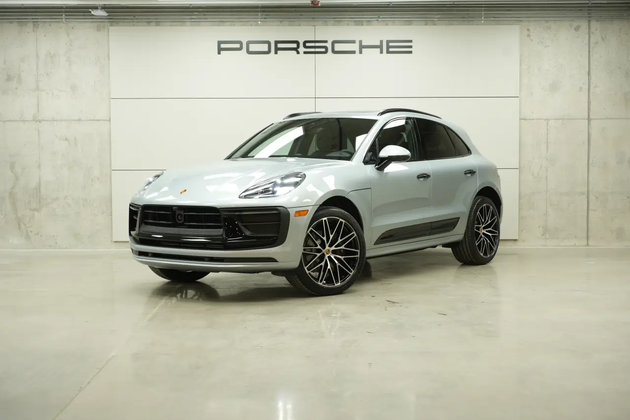 2026 Porsche Macan T - Photo 8