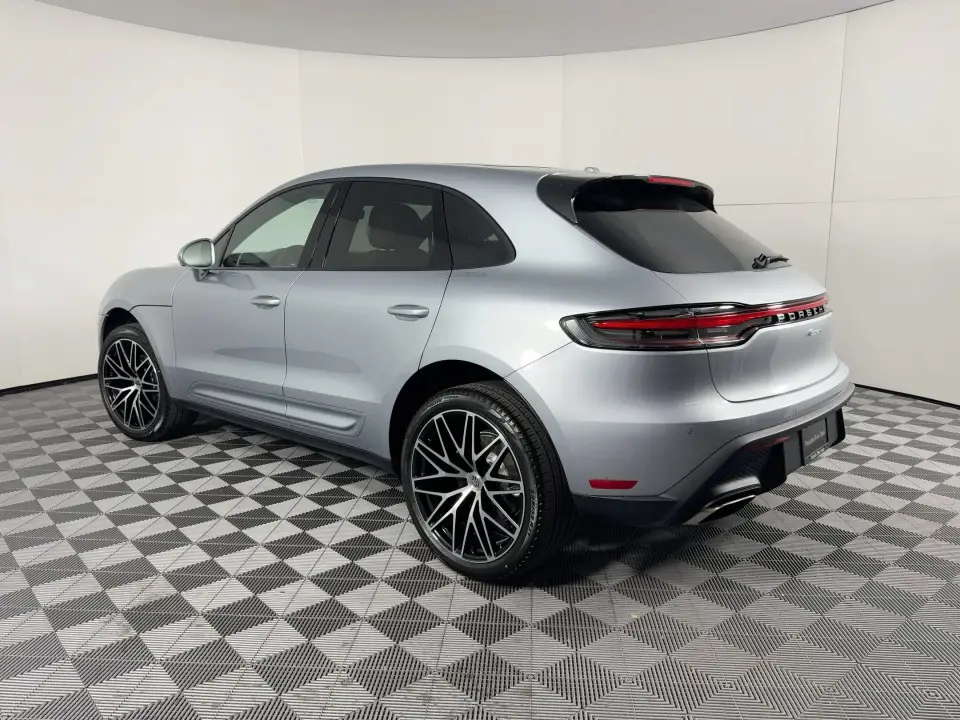 2026 Porsche Macan T - Photo 23