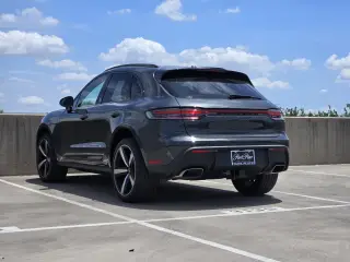 2025 Porsche Macan - Photo 21
