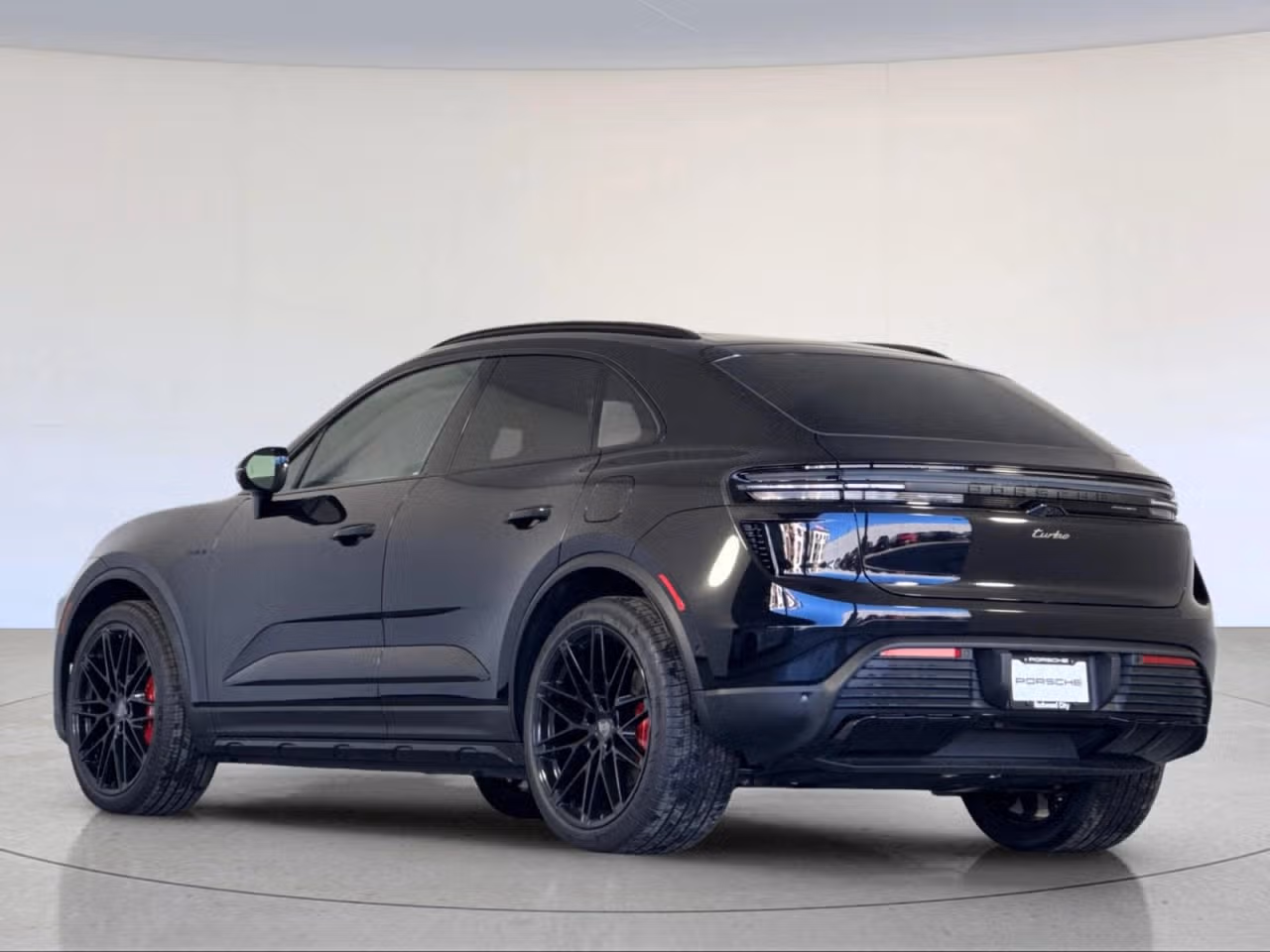 2025 Porsche Macan Turbo Electric - Photo 20