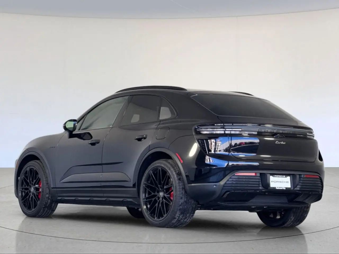 2025 Porsche Macan Turbo Electric - Photo 24