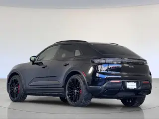 2025 Porsche Macan Turbo Electric - Photo 21