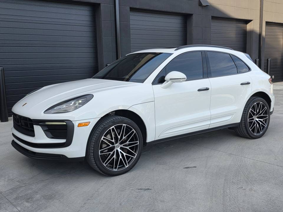 2023 Porsche Macan Base