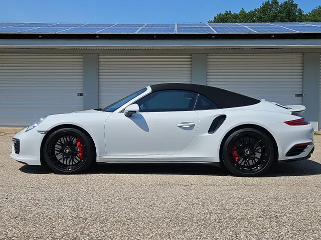 2019 Porsche 911 Turbo S - Photo 22