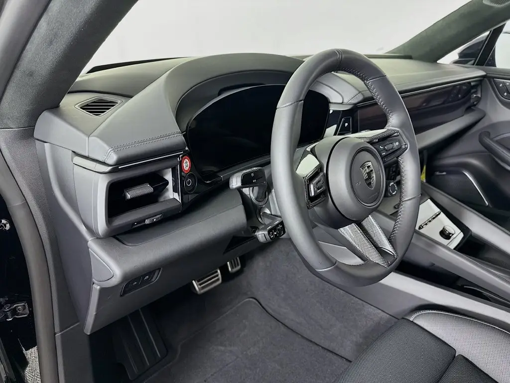 2025 Porsche Macan Turbo Electric - Photo 32