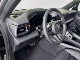 2025 Porsche Macan Turbo Electric - Photo 25