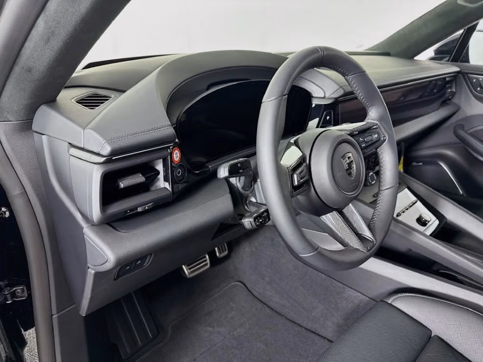 2025 Porsche Macan Turbo Electric - Photo 27