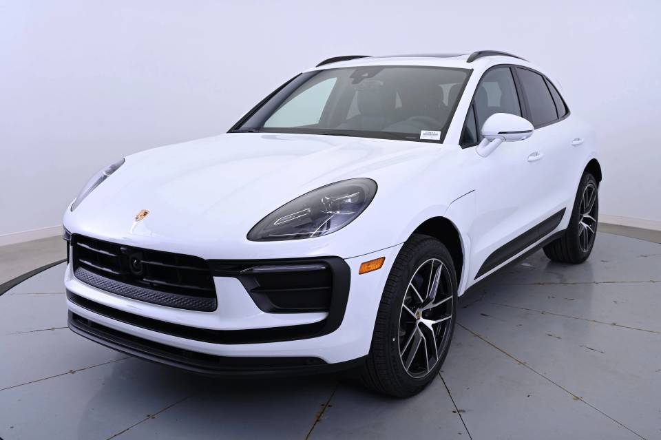 2025 Porsche Macan Base