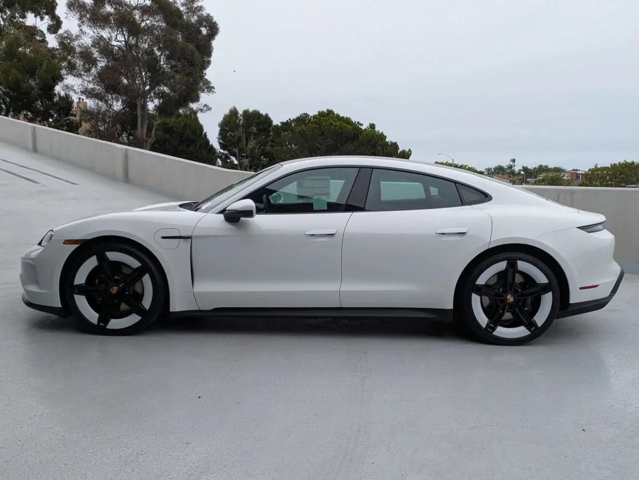 2025 Porsche Taycan Base - Photo 16