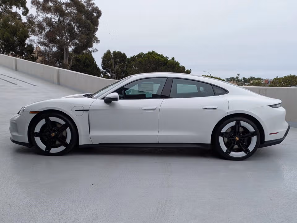 2025 Porsche Taycan Base - Photo 11