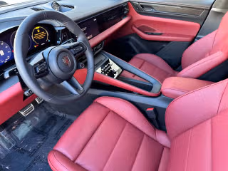 2025 Porsche Macan Turbo Electric - Photo 25