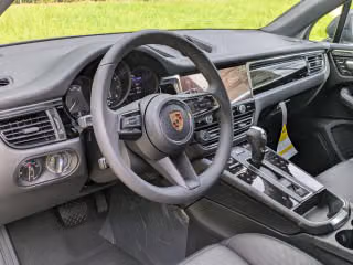 2026 Porsche Macan T - Photo 25