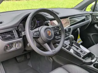 2026 Porsche Macan T - Photo 29