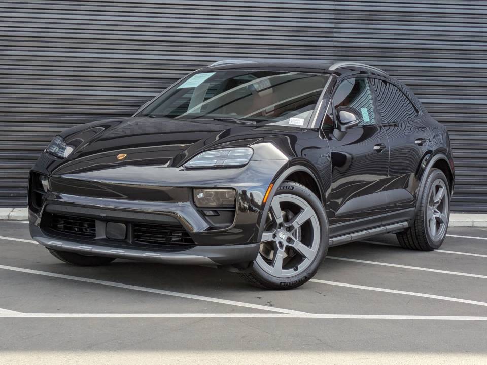 2025 Porsche Macan Base