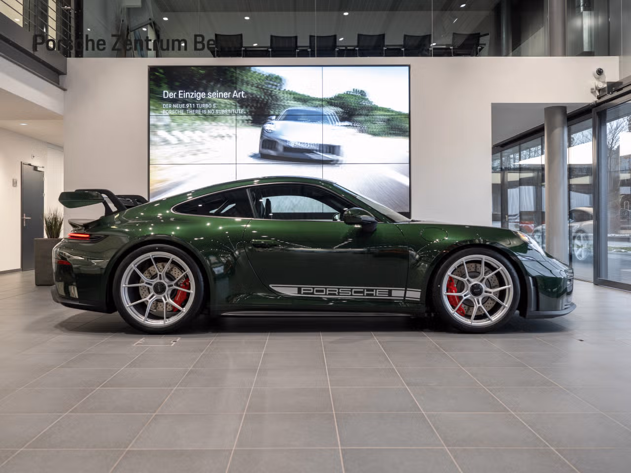 Visualizza 2026 Porsche 911 GT3, Esterno, oak verde metallizzato neo, 2 nella galleria