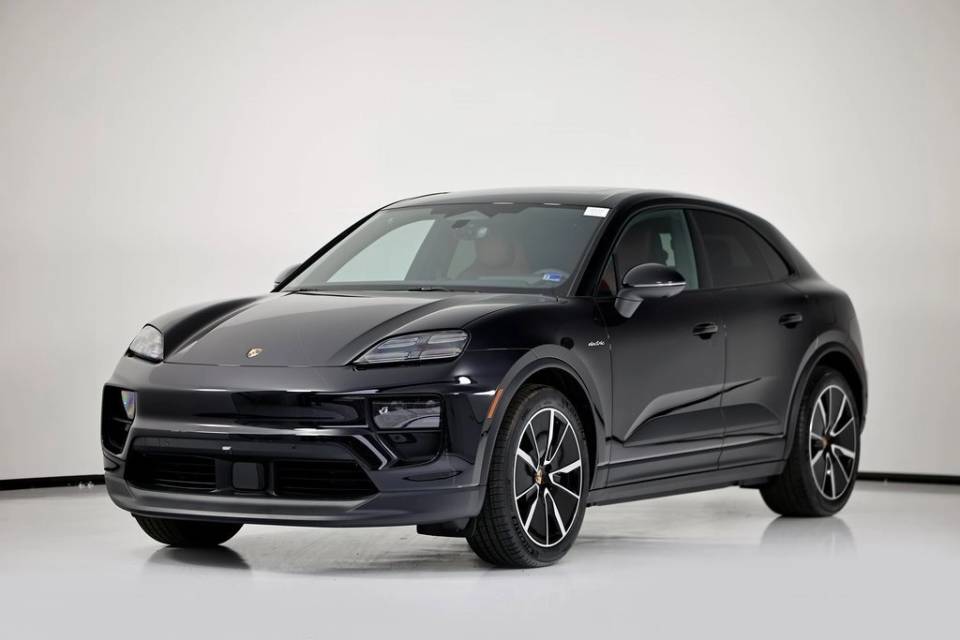 2026 Porsche Macan Base