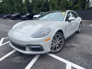 2018 Porsche Panamera 4 Sport Turismo's photo