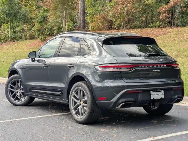 2026 Porsche Macan T - Photo 22