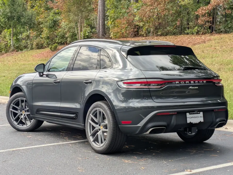 2026 Porsche Macan T - Photo 23