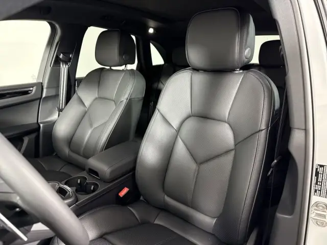 2025 Porsche Macan - Photo 38