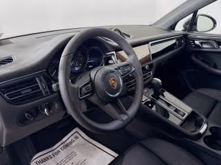 2026 Porsche Macan T - Photo 25