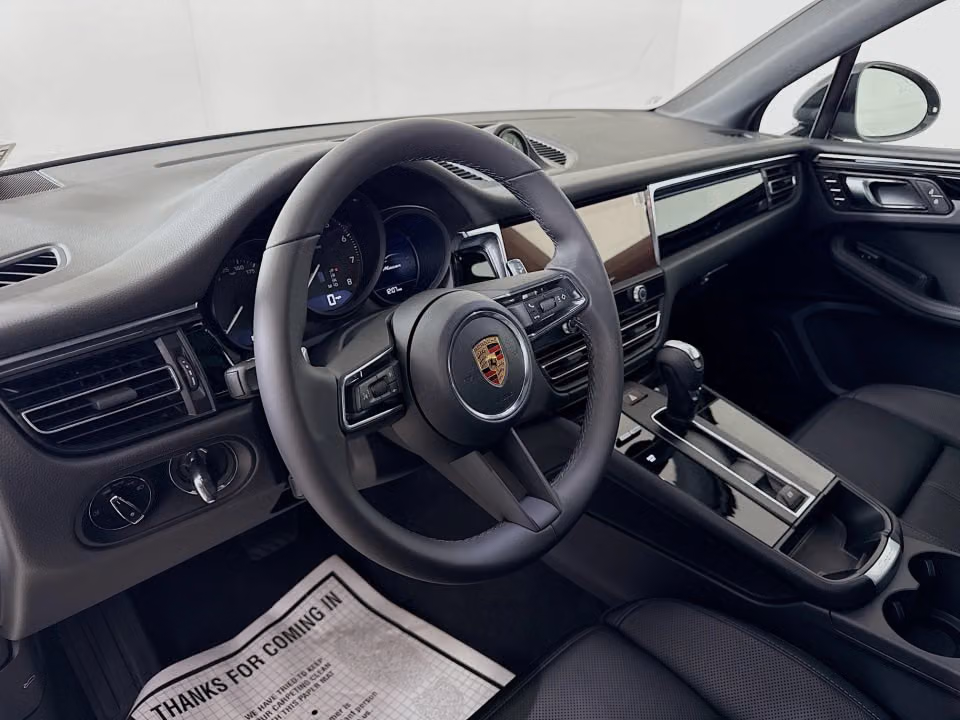 2026 Porsche Macan T - Photo 27