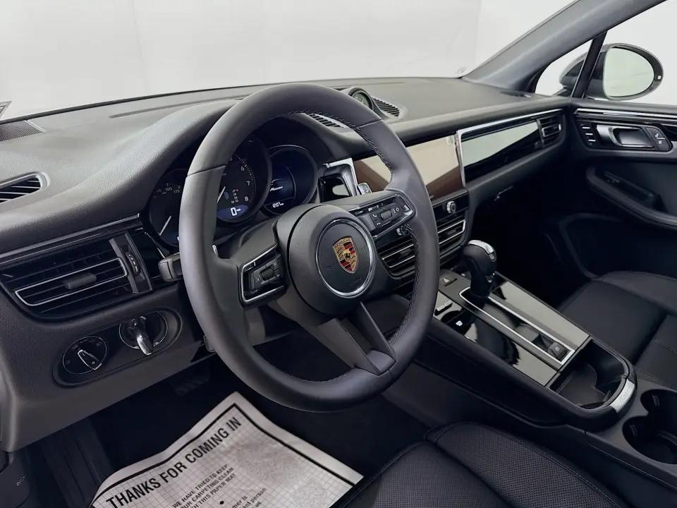 2026 Porsche Macan T - Photo 31