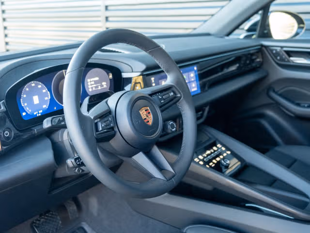 2026 Porsche Macan Base - Photo 26