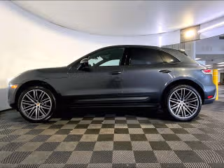2026 Porsche Macan T - Photo 9