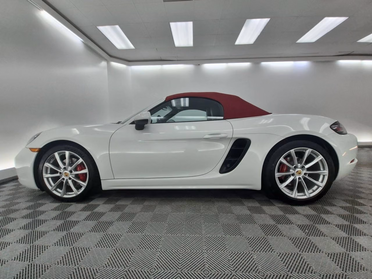 2022 Porsche 718 12