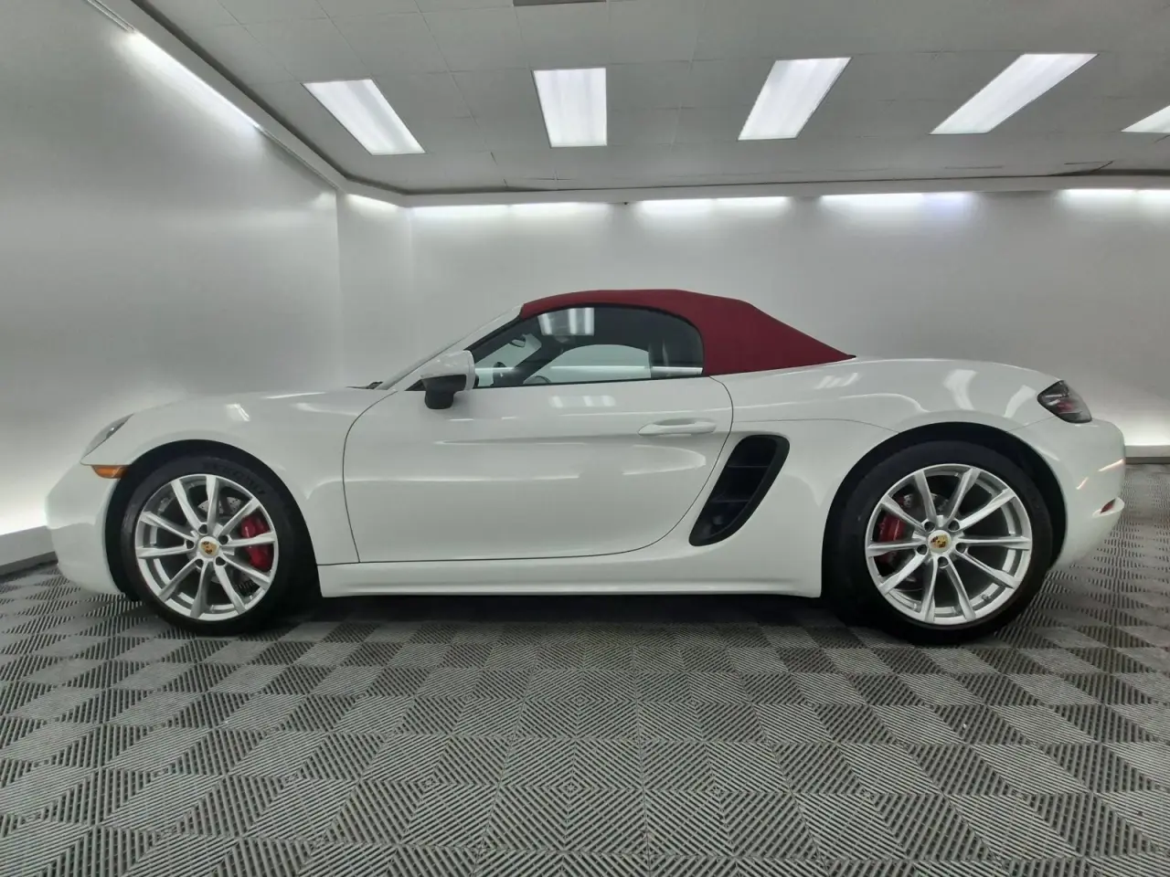2022 Porsche 718 16