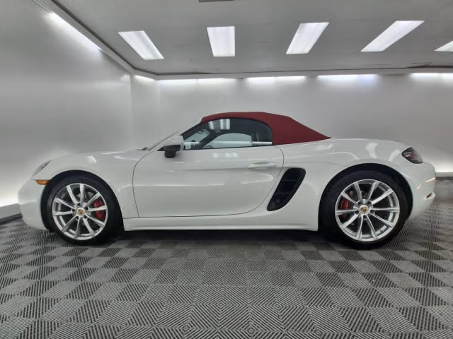 2022 Porsche 718 10