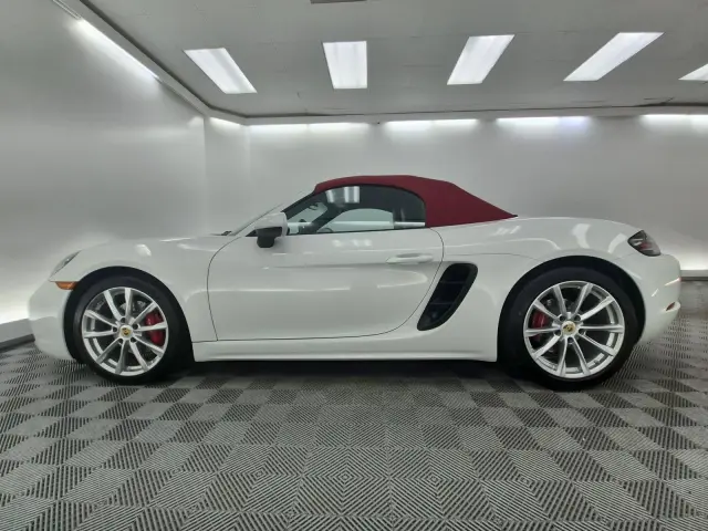 2022 Porsche 718 14