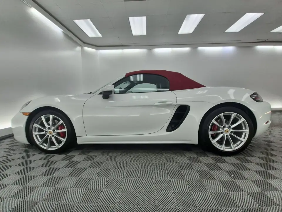 2022 Porsche 718 15