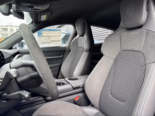2026 Porsche Taycan GTS - Photo 34