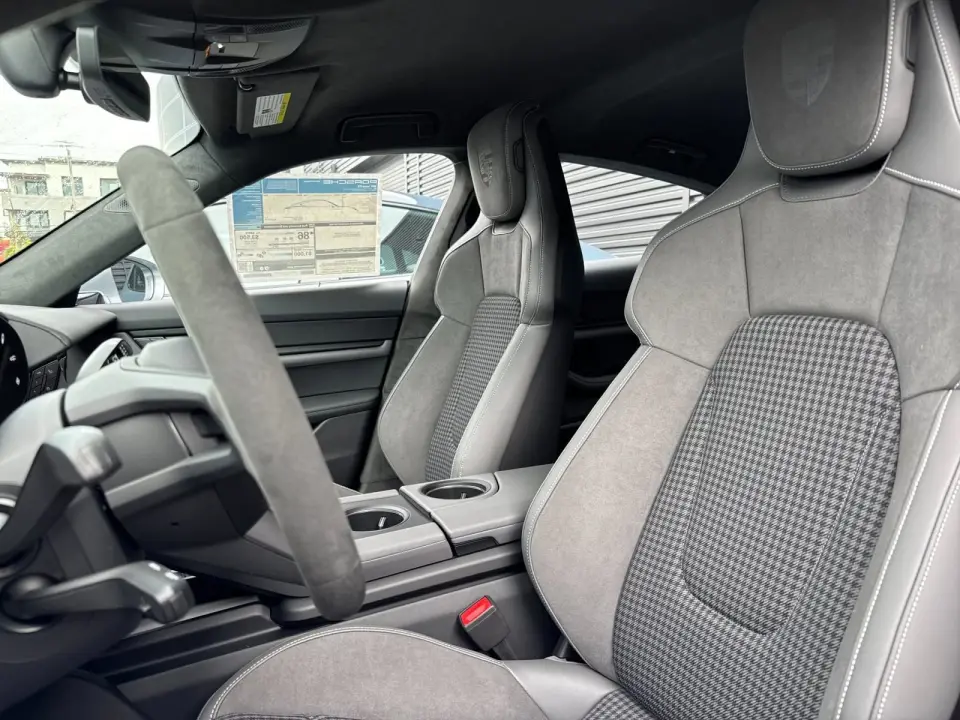 2026 Porsche Taycan GTS - Photo 39