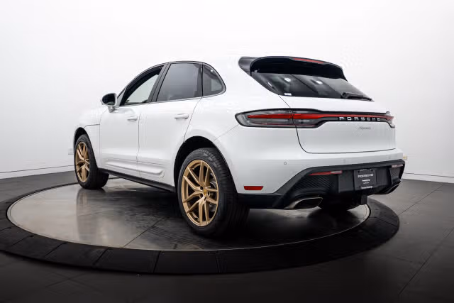 2025 Porsche Macan Base - Photo 18