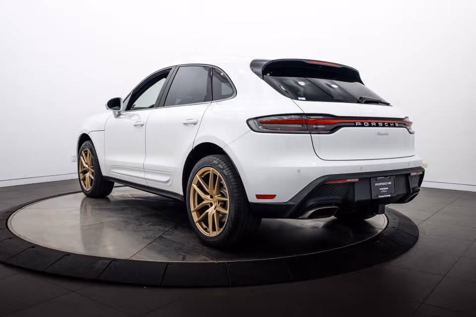 2025 Porsche Macan Base - Photo 19