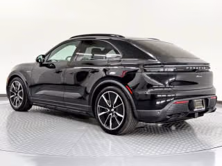 2025 Porsche Macan Base - Photo 17