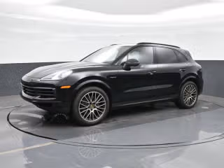 2023 Porsche Cayenne Platinum Edition E-Hybrid's photo