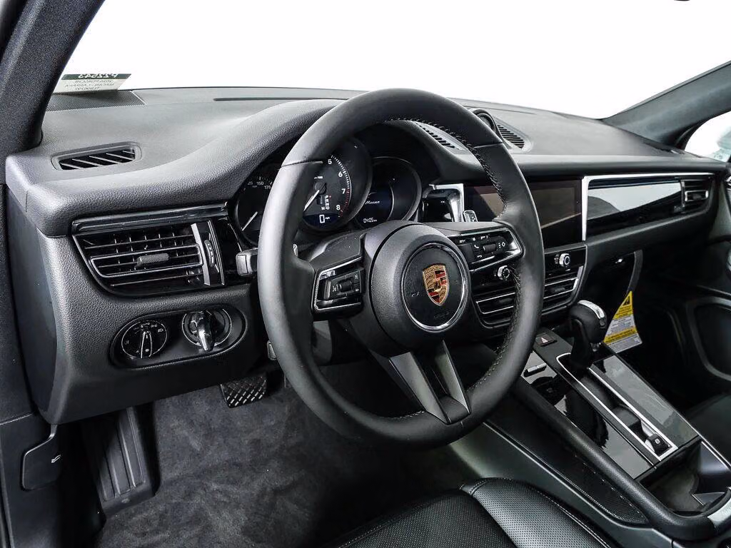 2026 Porsche Macan T - Photo 28
