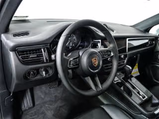 2026 Porsche Macan T - Photo 25